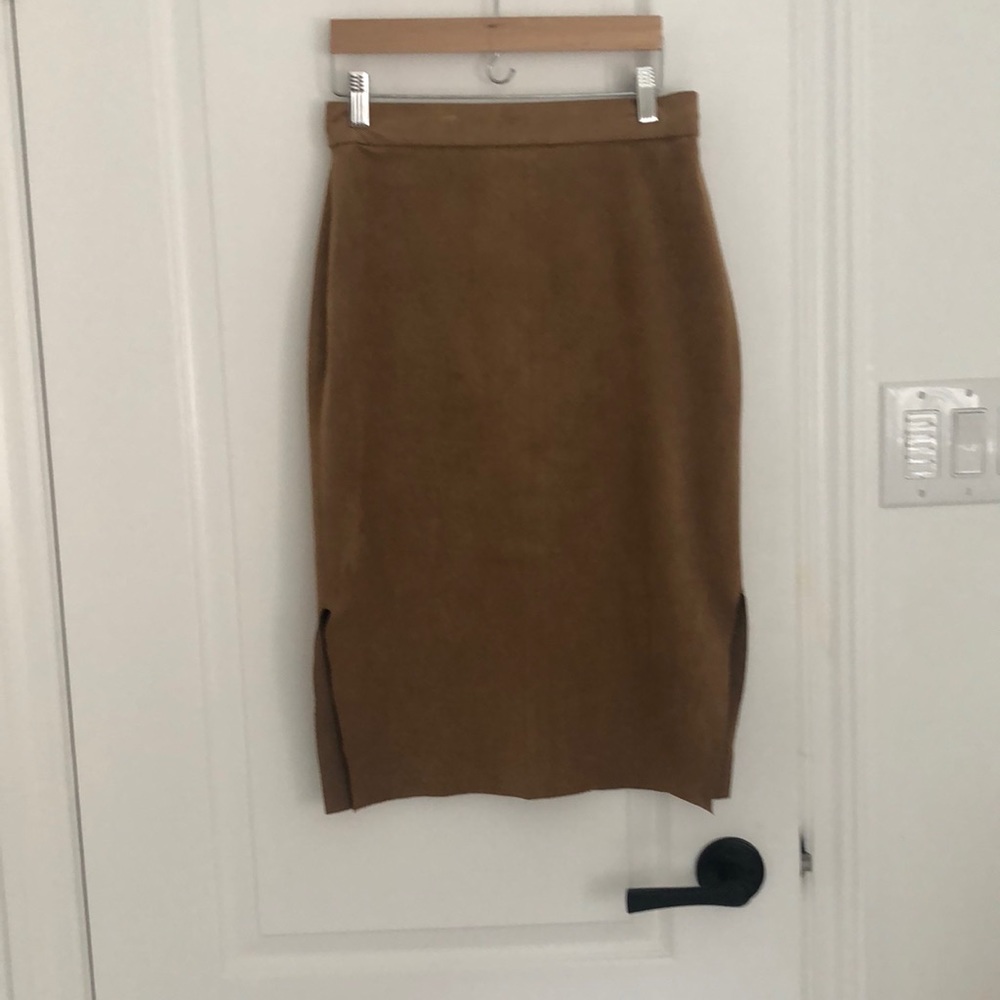 Stunning suede like material tan colour Wilfred Free size 6 pencil skirt